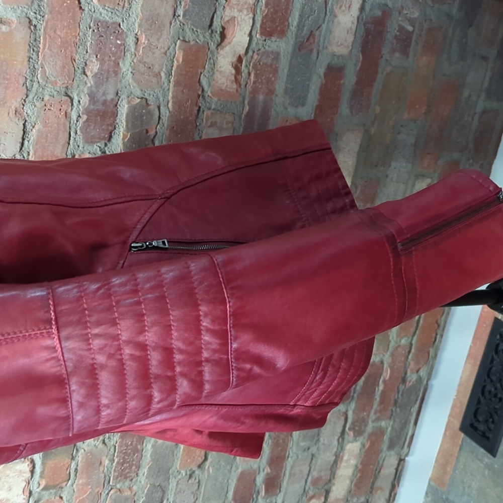 Red leather jacket. - Picture 6 of 9